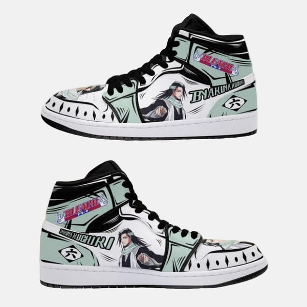 La paire de baskets Sakura Haruno, montrant les détails de la chaussure gauche et droite.