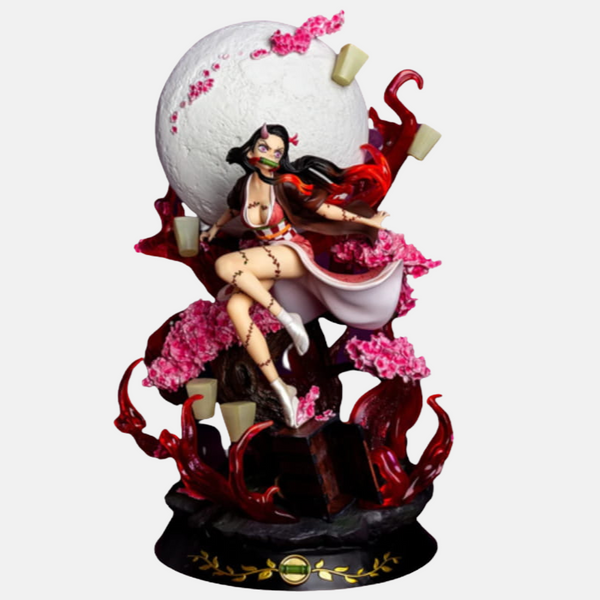 Figurine de Nezuko Kamado de Demon Slayer dans sa forme adulte éveillée, en pleine attaque.