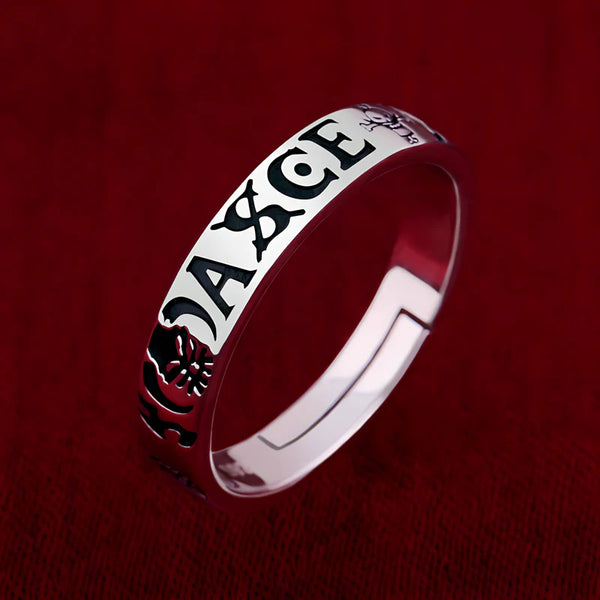 Vue de face de la bague Portgas avec gravure ACE