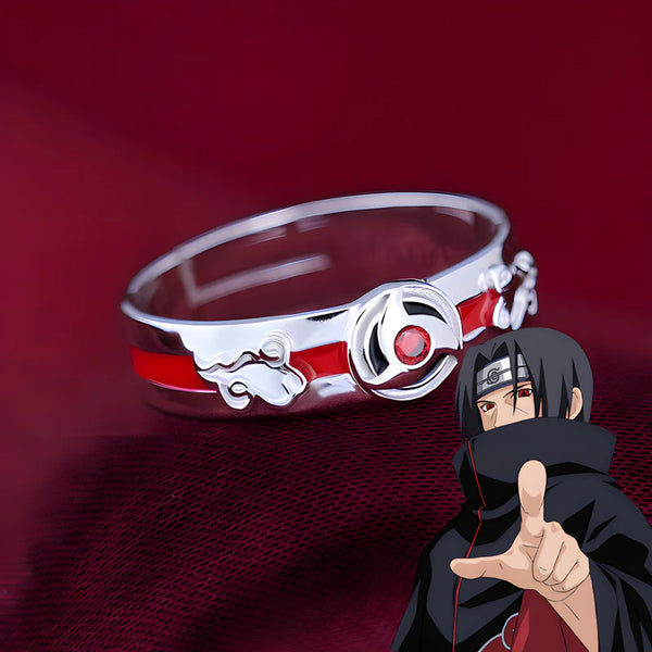 Bague Naruto Itachi sur fond rouge avec silhouette