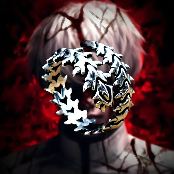 Bague style Kaneki One-Eyed King, fond rouge avec silhouette de Kaneki