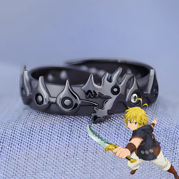 Bague Meliodas vue latérale, titane noir mat sur tissu bleu