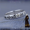 Bague One Piece Trafalgar Law posée sur fond blanc