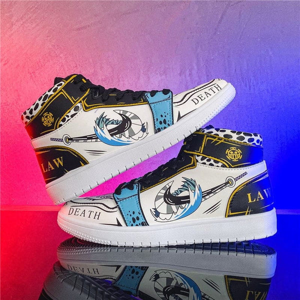 Gros plan sur une basket Trafalgar Law, mettant en avant la qualité des coutures et l'artwork inspiré de One Piece.