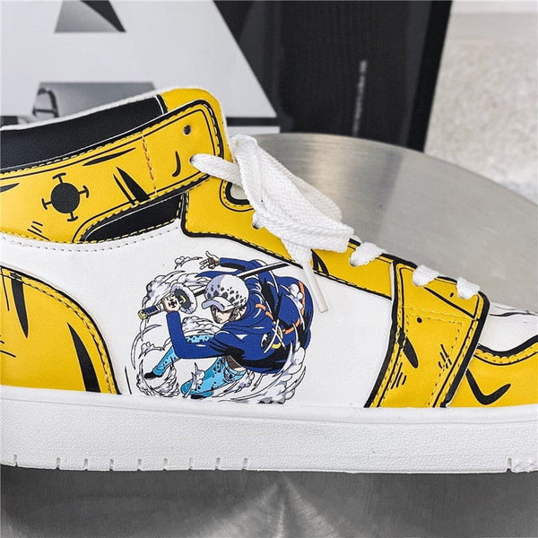 Gros plan sur une basket Trafalgar Law, mettant en avant la qualité des coutures et l'artwork inspiré de One Piece.
