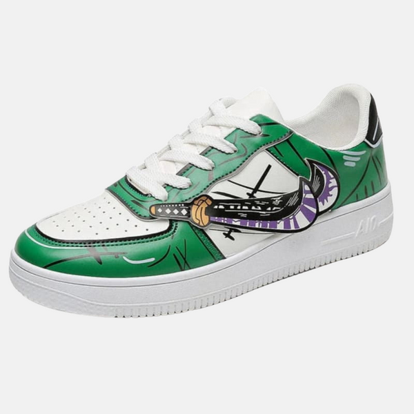 Paire de baskets basses inspirées de Roronoa Zoro, montrant le design vert et l'illustration du personnage de One Piece.