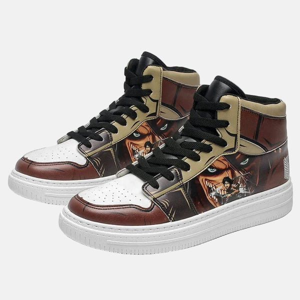 La paire de baskets Eren Jäger, montrant les détails de la chaussure gauche et droite.