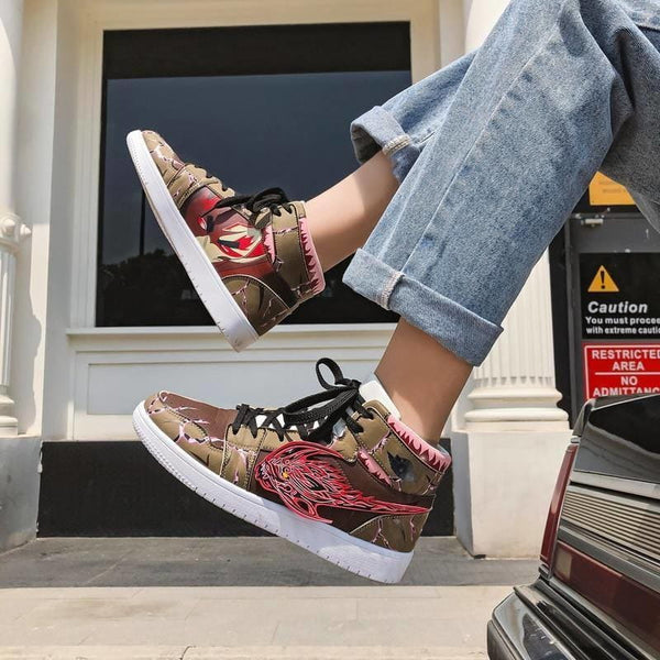 La paire de baskets Gaï Maïto, montrant les détails de la chaussure gauche et droite.