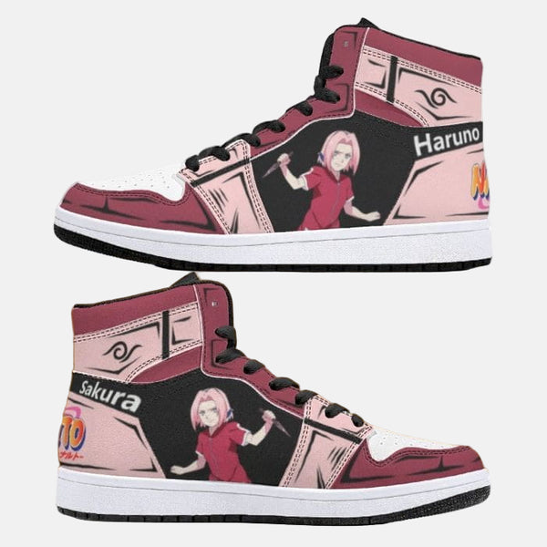 Vue de dessus des baskets Hinata Hyūga, montrant les détails sur la languette.