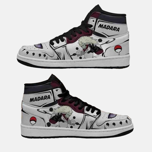 La paire de baskets Jiraiya, montrant les détails de la chaussure gauche et droite.