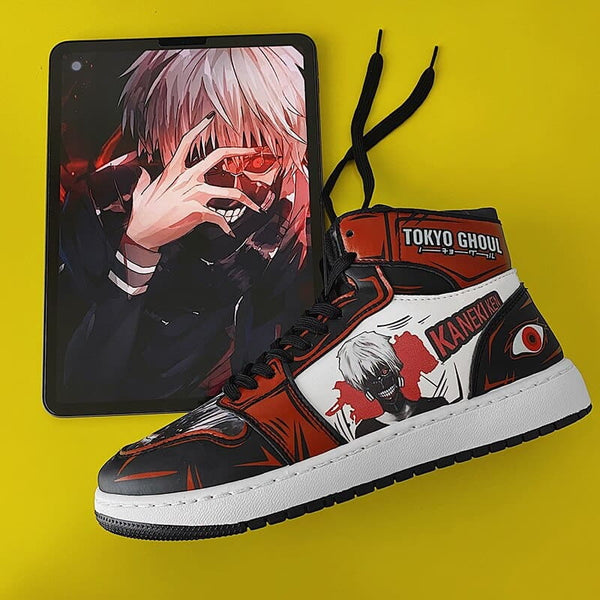 Baskets Ken Kaneki de Tokyo Ghoul portées, montrant leur style streetwear et leur coupe.