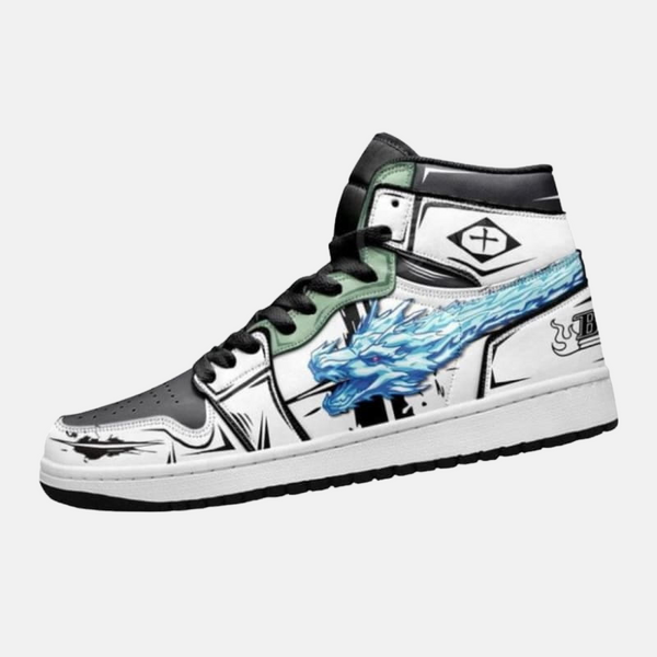 Paire de baskets montantes inspirées de Kenpachi Zaraki, montrant le design sombre et l'illustration du personnage