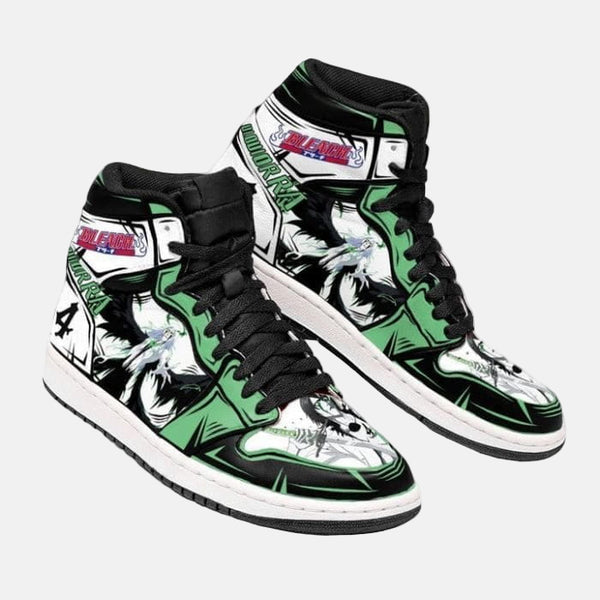 La paire de baskets Kenpachi Zaraki, montrant les détails de la chaussure gauche et droite.