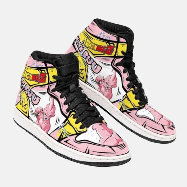 La paire de baskets Kid Buu, montrant les détails de la chaussure gauche et droite.