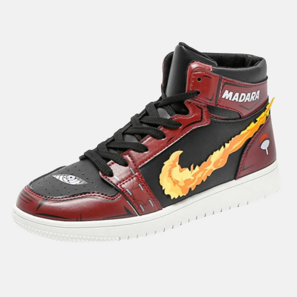 Paire de baskets montantes inspirées de Madara Uchiwa, montrant le design rouge et noir de son armure.