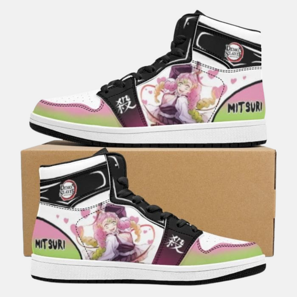 Détail du design des baskets Mitsuri Kanroji, montrant les motifs inspirés de son haori.