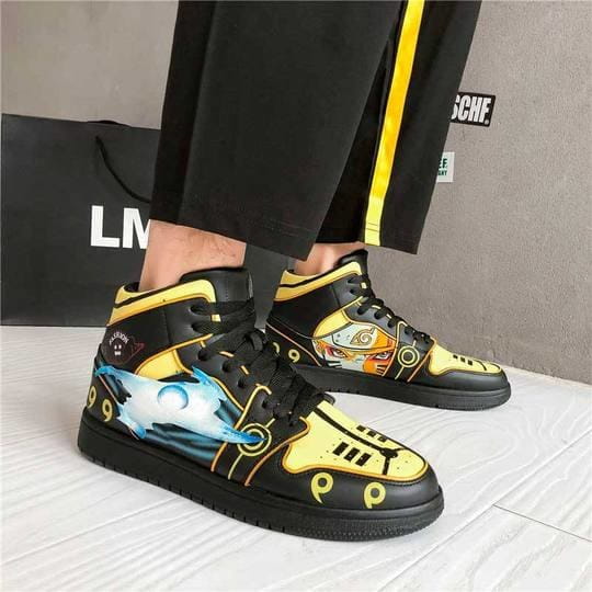Vue arrière des baskets Naruto Uzumaki, montrant les détails sur le talon de la chaussure.