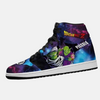 Paire de baskets montantes inspirées de Piccolo, montrant le design violet et vert de l'anime Dragon Ball Z.
