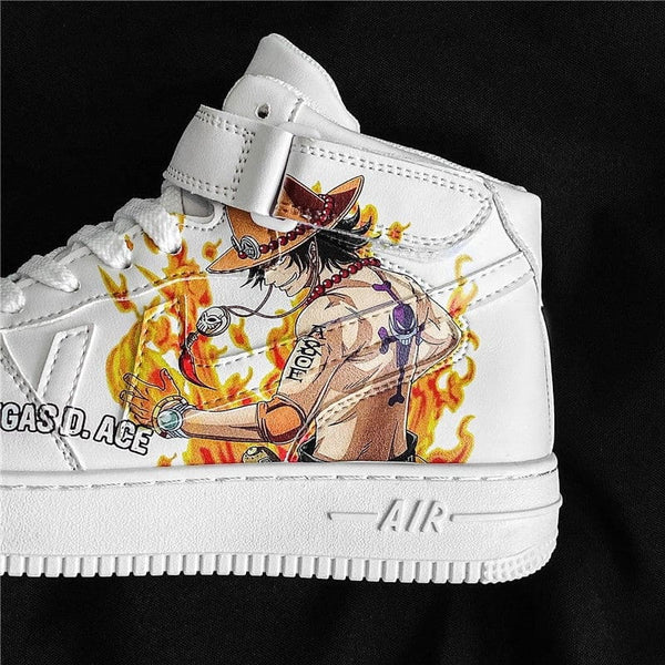 Baskets Portgas D. Ace de One Piece portées, montrant leur style streetwear et leur coupe.
