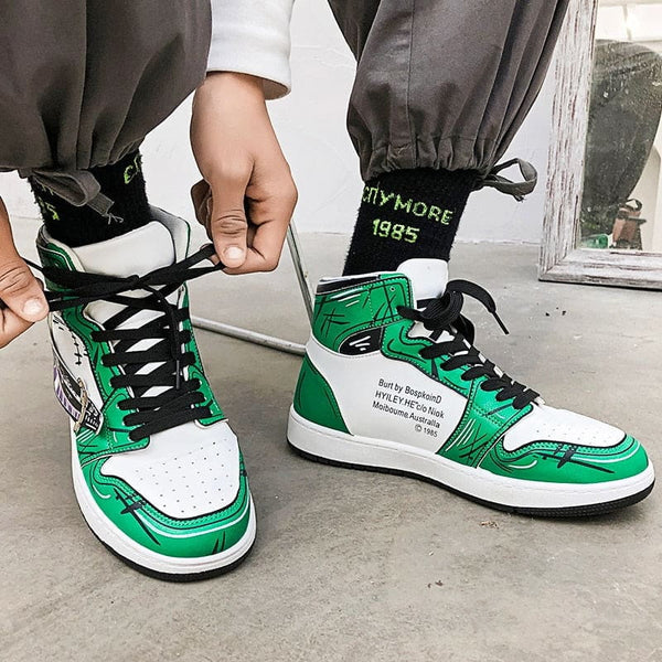 Baskets Roronoa Zoro de One Piece portées, montrant leur style streetwear et leur coupe.