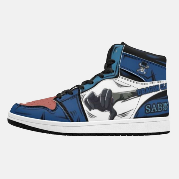 Paire de baskets montantes inspirées de Sabo, montrant le design bleu et les flammes du Mera Mera no Mi.