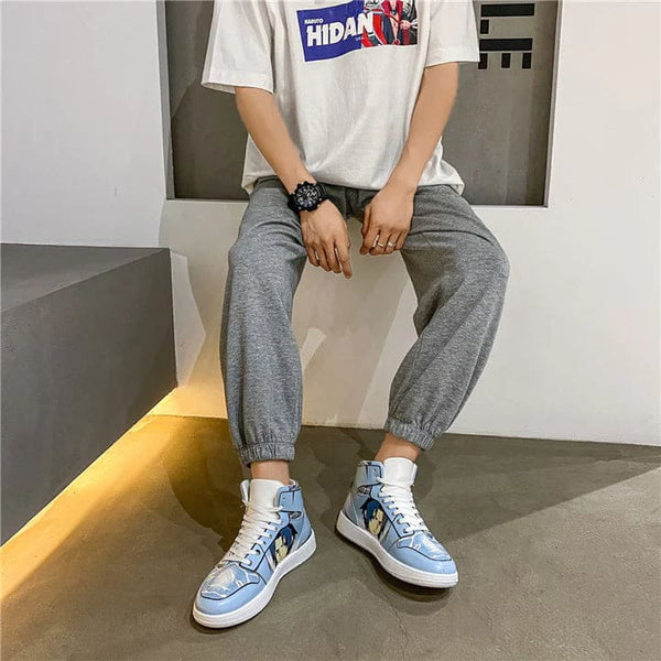 La paire de baskets Sasuke Kirin, montrant les détails de la chaussure gauche et droite.