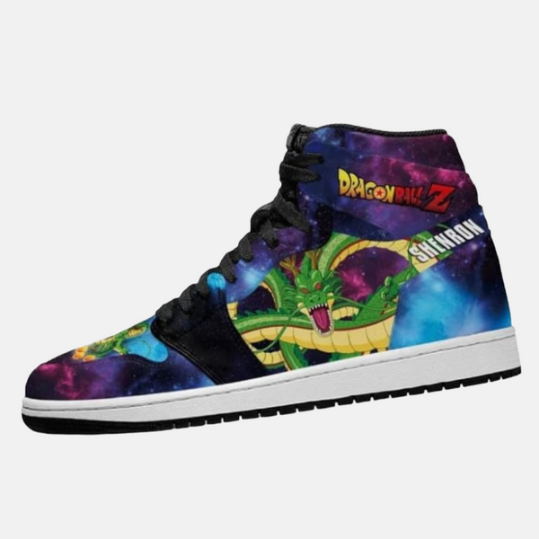 Paire de baskets montantes inspirées de Shenron, montrant le design du dragon sacré de Dragon Ball Z.