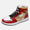 Paire de baskets montantes style Jordan 1 aux couleurs de Monkey D. Luffy de l'anime One Piece, vue de côté.