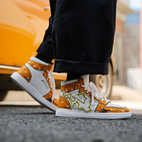 Baskets Zenitsu Agatsuma de Demon Slayer portées, montrant leur style streetwear et leur coupe.