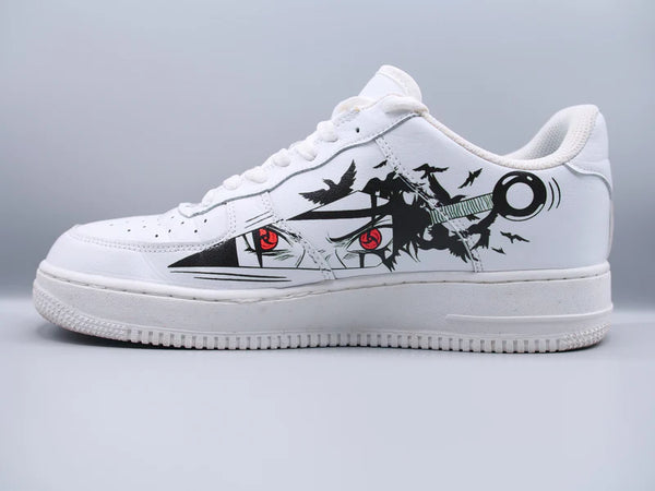 Profil droit des baskets Itachi, design complet Amaterasu