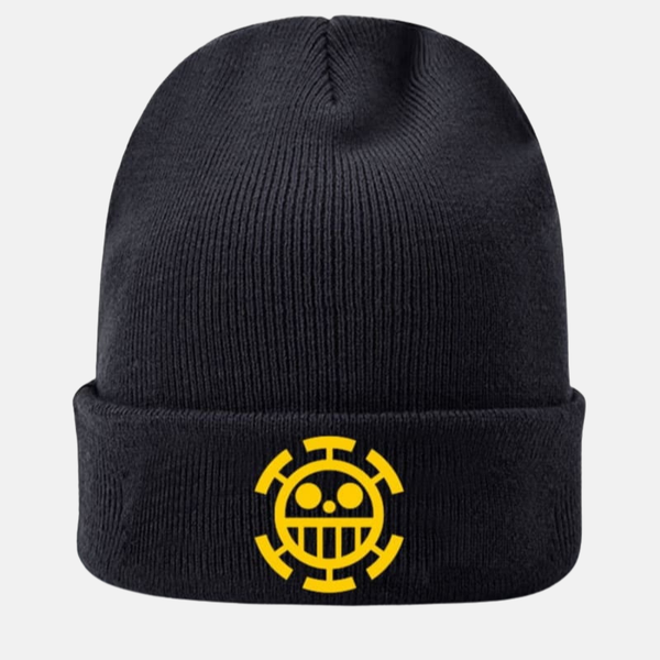 Bonnet noir avec le Jolly Roger des Heart Pirates (smiley barré jaune) brodé sur le devant.