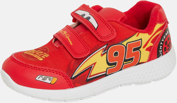 Chaussure (basket) rouge pour enfant avec le design de Flash McQueen, montrant le numéro 95, l'éclair et la fermeture velcro.