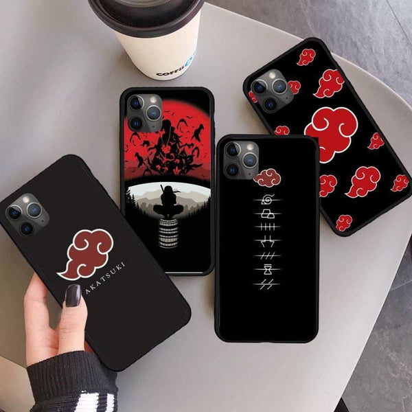 Collection de coques pour iPhone sur le thème de l'Akatsuki et d'Itachi Uchiwa.