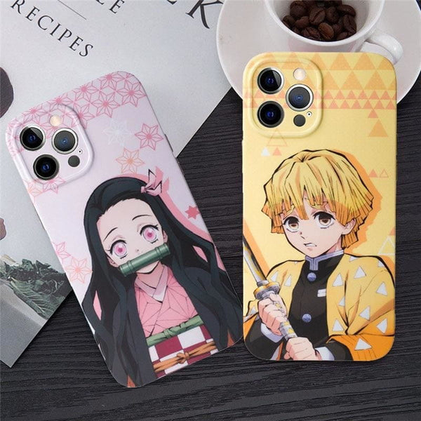 Collection de coques pour iPhone au style "chibi", montrant les modèles de Nezuko et Tanjiro (vendus séparément)