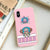 Coque rose pour iPhone avec un dessin mignon de Tony Tony Chopper de One Piece, tenue en main.