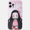 Vue de face de la coque "chibi" de Nezuko, montrant le design adorable du personnage de Demon Slayer