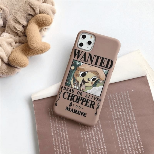 Coque pour iPhone avec le design de l'avis de recherche de Tony Tony Chopper et sa prime de 100 Berrys, tenue en main.