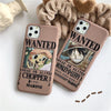 Vue de face de la coque pour iPhone de Chopper, montrant les détails de l'avis de recherche "Cotton Candy Lover".