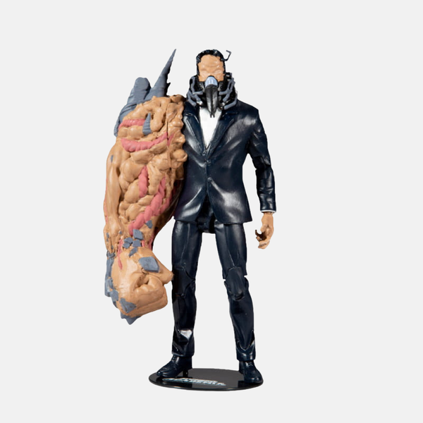 Figurine de All For One de My Hero Academia, debout dans son costume noir, avec son masque de survie, dans une pose calme et dominante.