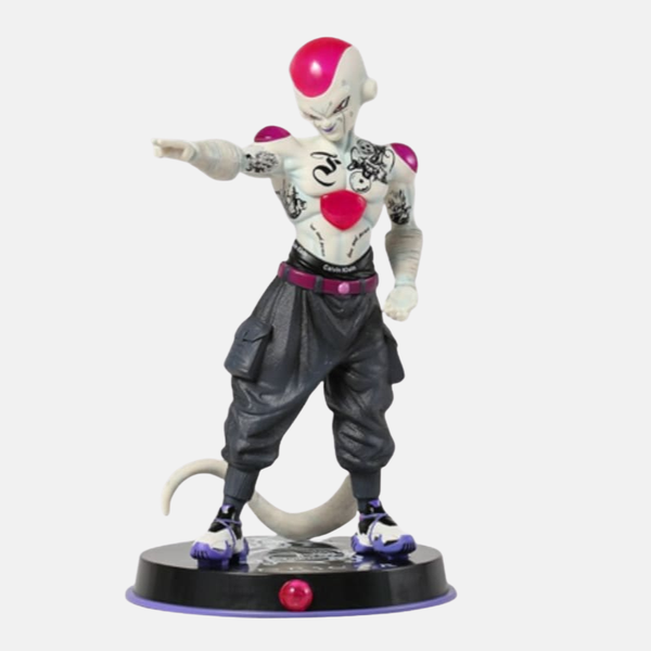 Figurine de Freezer (Forme Finale) de Dragon Ball Z, en posture de combat sur un socle rocheux, vue de face.
