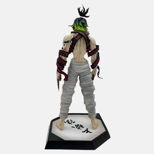Vue de profil de la figurine de Gyutaro montrant son corps décharné.