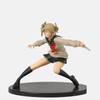 Figurine de Himiko Toga de My Hero Academia, assise dans une pose décontractée, tenant un couteau avec une expression souriante.
