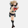 Figurine de Himiko Toga de My Hero Academia, regardant par-dessus son épaule avec un sourire tout en tenant un couteau.