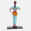 Vue arrière de la figurine d'Hisoka Morow, montrant les détails de sa tenue et le symbole du pique dans son dos.