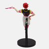 Vue arrière de la figurine d'Hisoka Morow, montrant les détails de sa tenue et de sa coiffure.