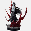 Figurine de Ichigo Kurosaki de Bleach dans sa forme du Getsuga Tenshō Ultime (Mugetsu), entouré d'énergie noire.