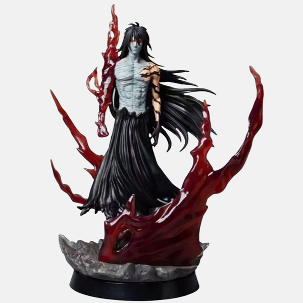 Figurine de Ichigo Kurosaki de Bleach dans sa forme du Getsuga Tenshō Ultime (Mugetsu), entouré d'énergie noire.
