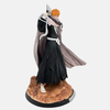 Vue de dos de la figurine Ichigo Kurosaki en Bankai, montrant son manteau flottant.