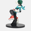 Vue latérale de la figurine d'Izuku Midoriya, montrant les détails de son costume Gamma et sa posture penchée vers l'avant.