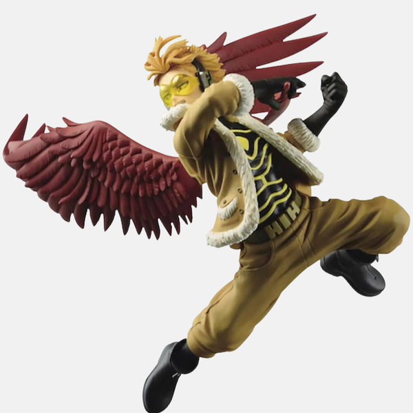 Vue arrière de la figurine de Hawks, mettant en valeur la sculpture détaillée et l'envergure de ses ailes rouges.